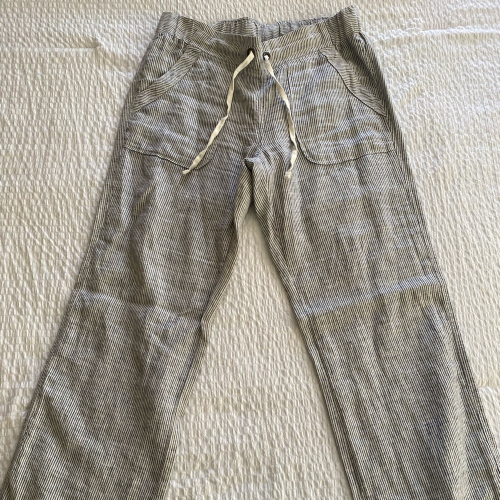 Black and white linen pants